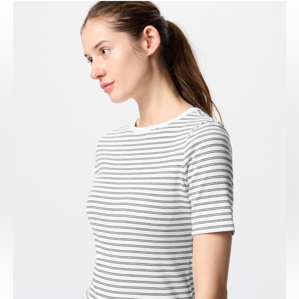 UNIQLO - NWT - Striped White and Black Women's Tee